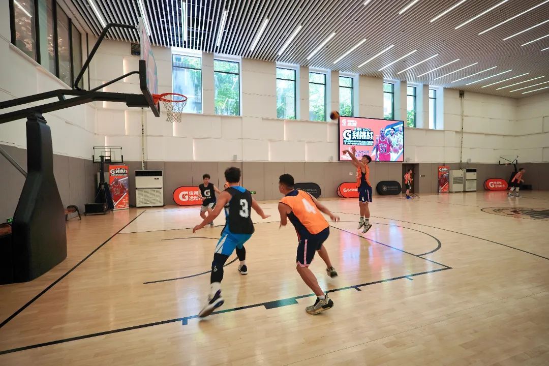 加入社区俱乐部体验篮球英雄的实战训练